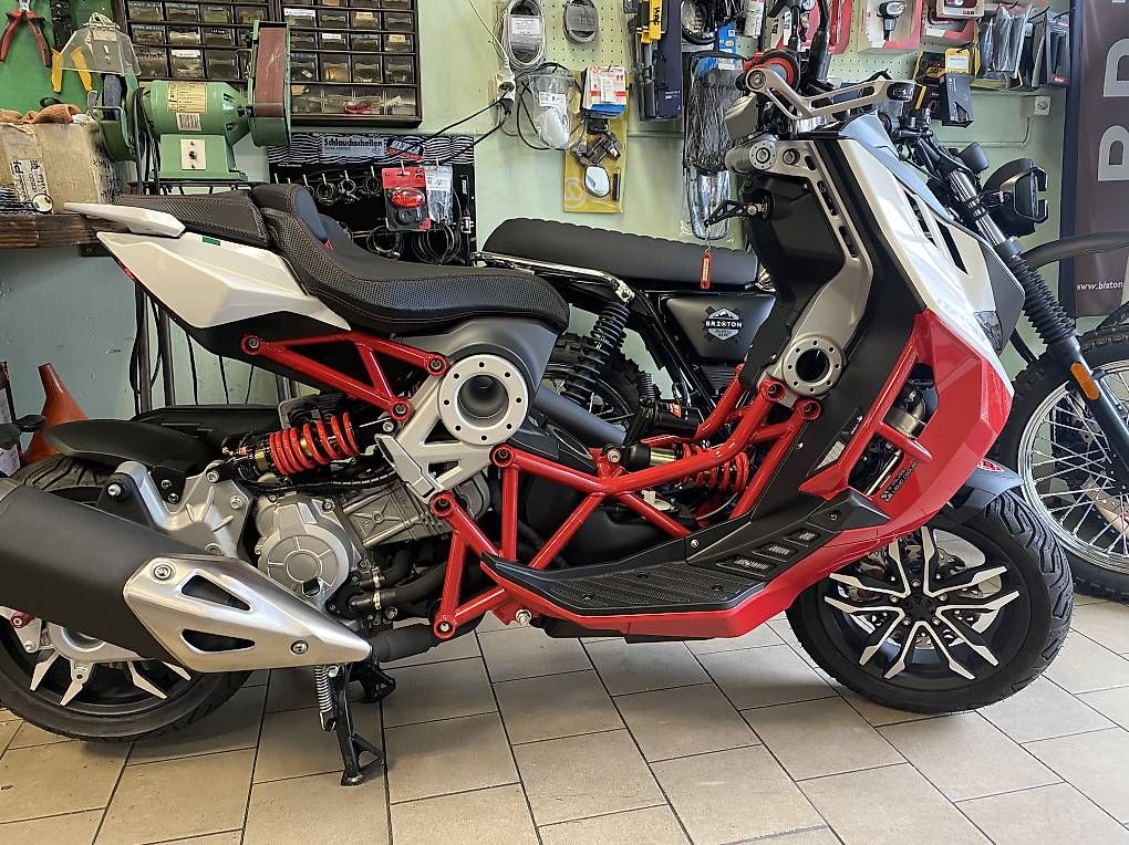 Italjet Scooters: Scooter Italjet Dragster 125 – Neu und originalverpackt aus Vaulion von cyv_k7g7