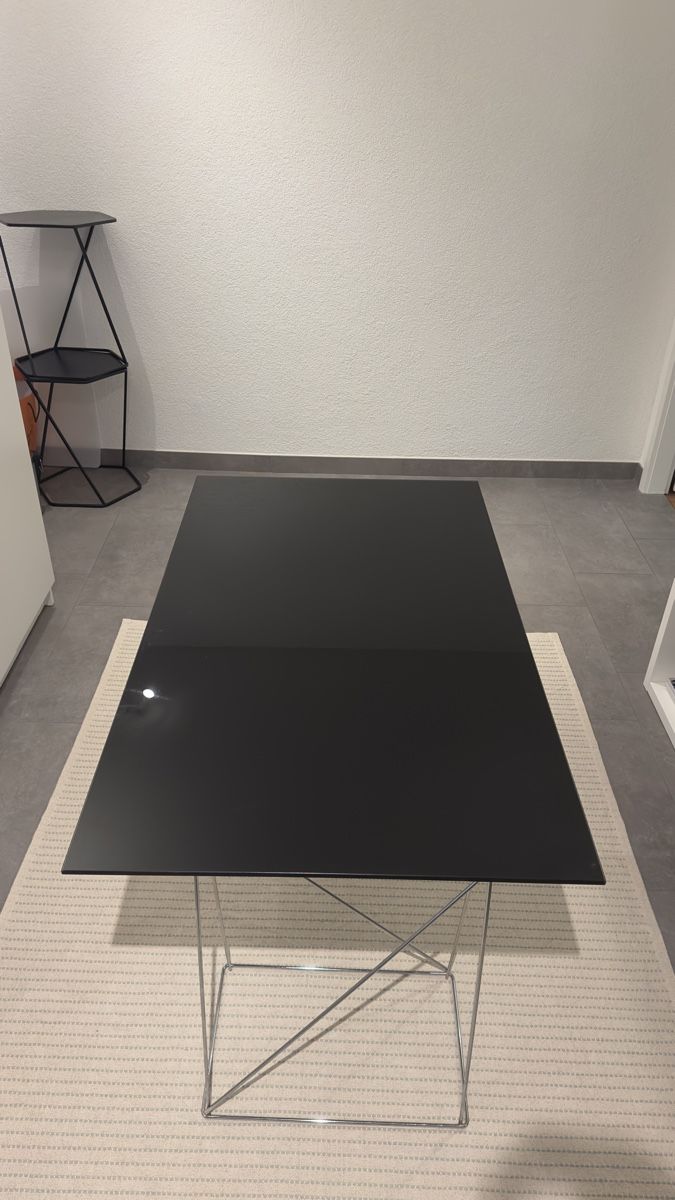 Scrivanie: Modern Black Glass Table with Metal Frame – Nuovo (secondo la descrizione) da Epalinges venduto da amr_nv7b 3