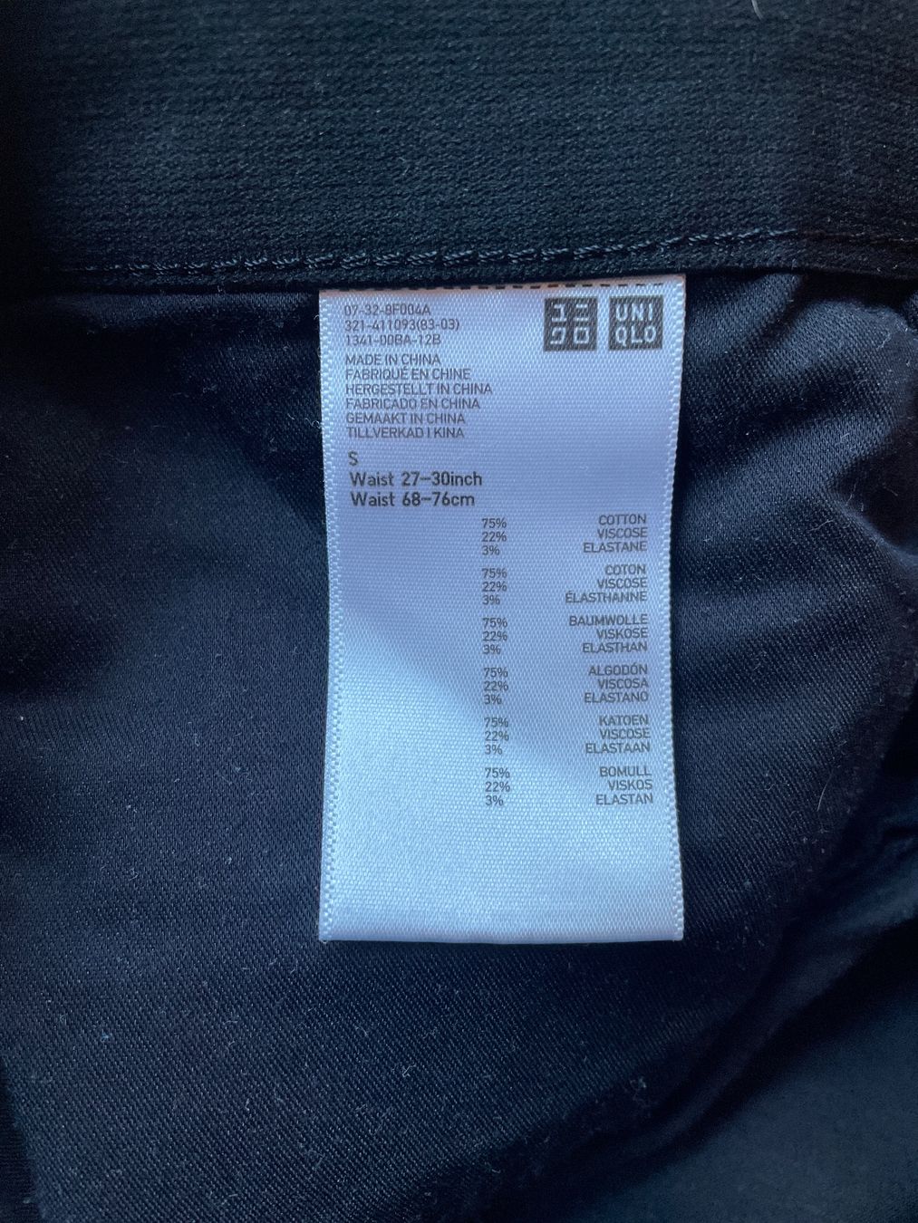 Uniqlo Pantaloni: Uniqlo Chinos Schwarz – Usato da Zürich venduto da man_yb8d 2