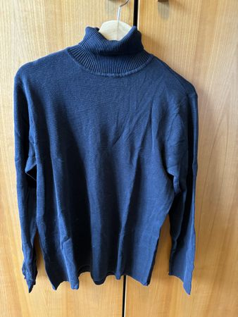 H&M black turtleneck sweater (size M)