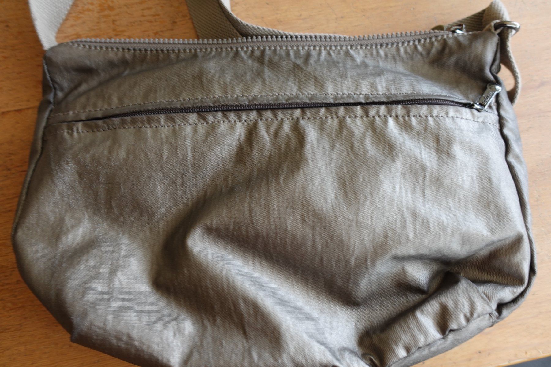 Kipling Taschen: Kipling Tasche gebraucht | Grau – Gebraucht aus Ettiswil von maimaiswiss 3