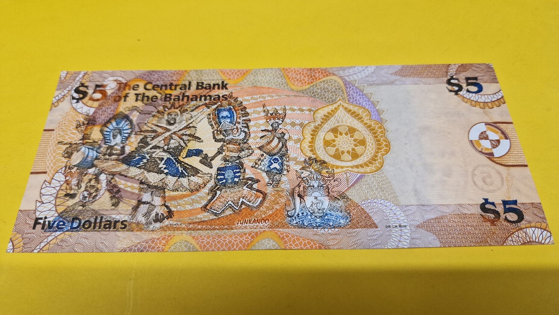 Banknoten: Bahamas $5 Dollar Schein, unzirkuliert, 2007 – Neu und originalverpackt aus Herisau von Antiques.AR 1