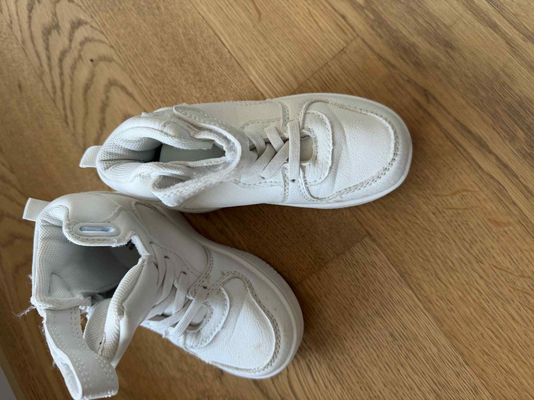 Scarpe per ragazzi: Weisse Kinder Sneakers, Grösse 23 – Usato da Riehen venduto da edu_92w7 6