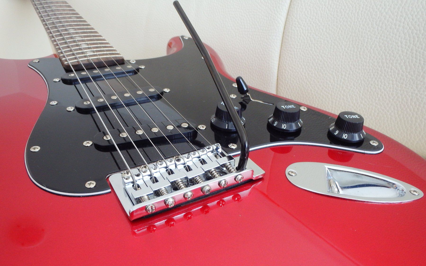 Washburn Strumenti musicali: E-Gitarre SQUIER Stratocaster mit FENDER-Case – Usato da Wattwil venduto da webrawa 3