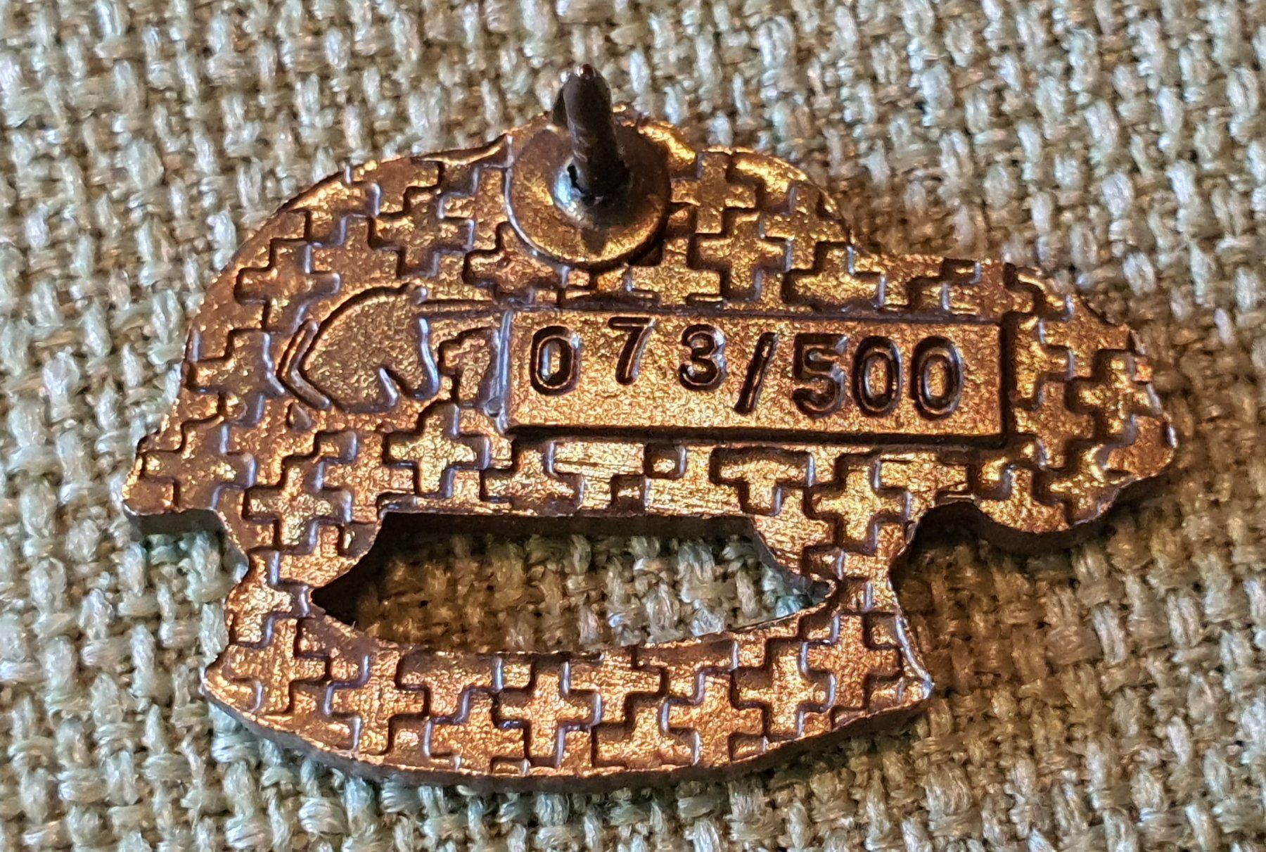 Placchette & Badge: I906 - Pin Oldtimer  Taxi  BEREITER – Usato da Reinach BL venduto da Boston-Verkauf 1
