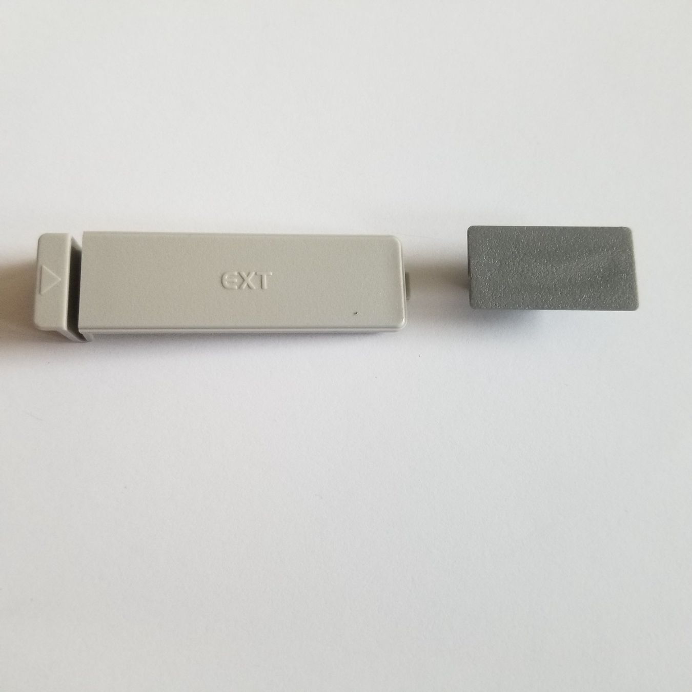 Custodie protettive: Original SNES EXT & AV Abdeckung / Staubklappe – Usato da Zürich venduto da Mephisto87