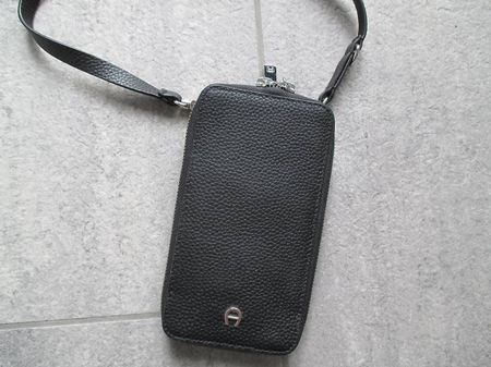 Handytasche von Aigner, Leder schwarz - NEU
