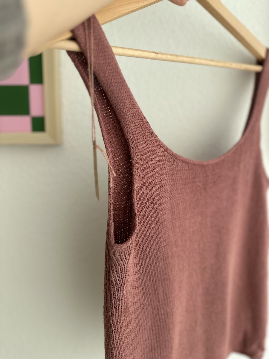 Top: Handgestricktes Top aus Seide – Nuovo (secondo la descrizione) da Ormalingen venduto da nude.knits 4