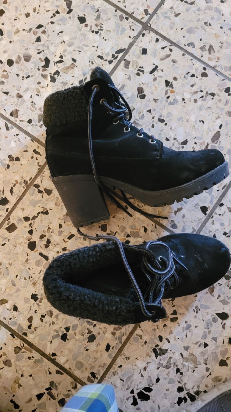 Scarpe da donna: Damen Stiefel schwarz Grösse 38 – Usato da Brugg AG venduto da Ela_Obi 1