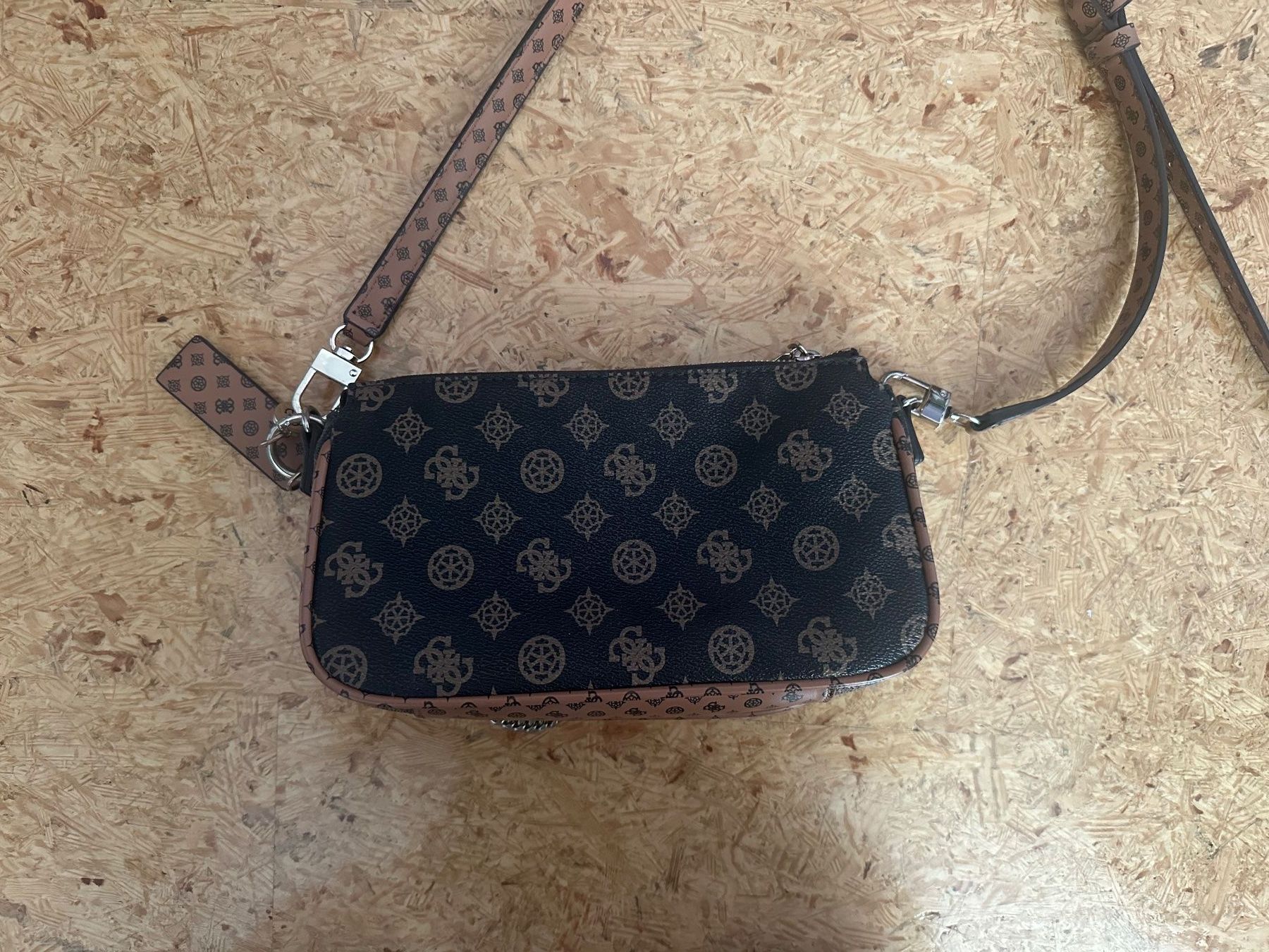 Guess Sacs femmes: Guess Handtasche – D'occasion à Frauenfeld par sin_wb9c 1
