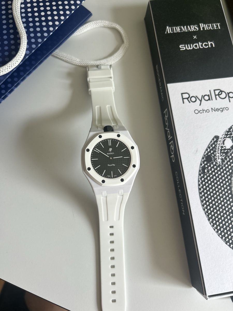 Audemars Piguet Montres: Audemars Piguet x Swatch : Royal pop – Neuf avec emballage d'origine à Zürich par Millerofficials