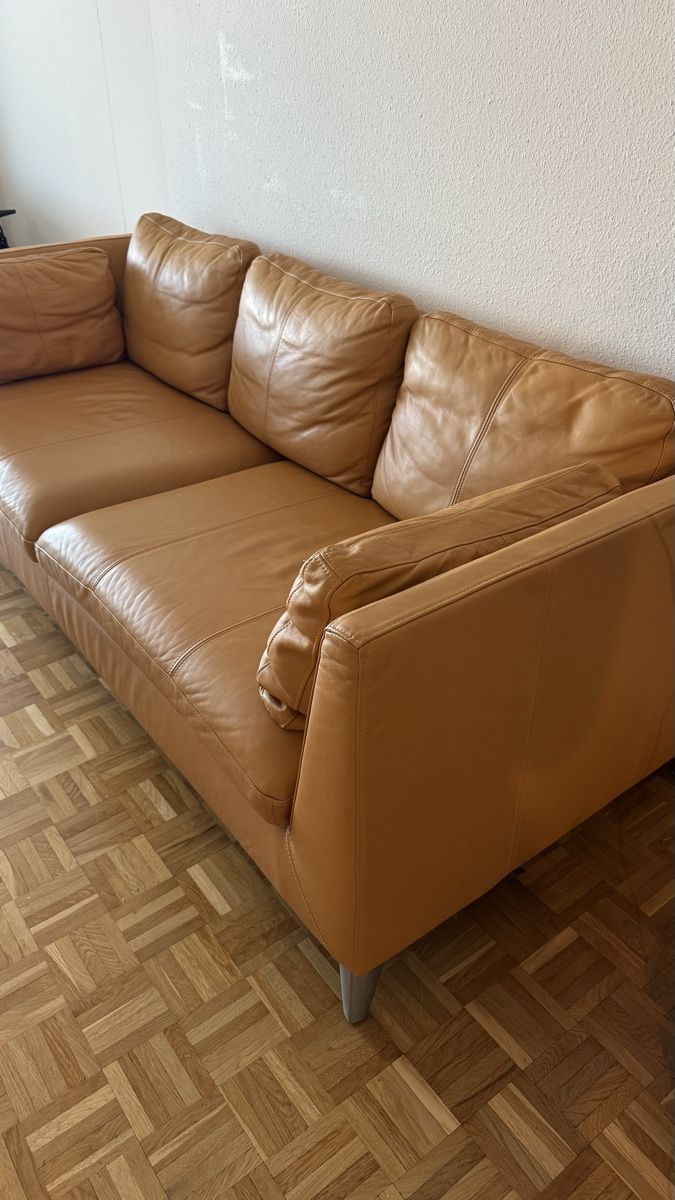Sofas: Ledersofa – Neu (gemäss Beschreibung) aus Nussbaumen AG von fri_r7mk