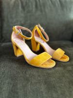 Gelbe Wildleder Sandalen mit Absatz, Grösse 38