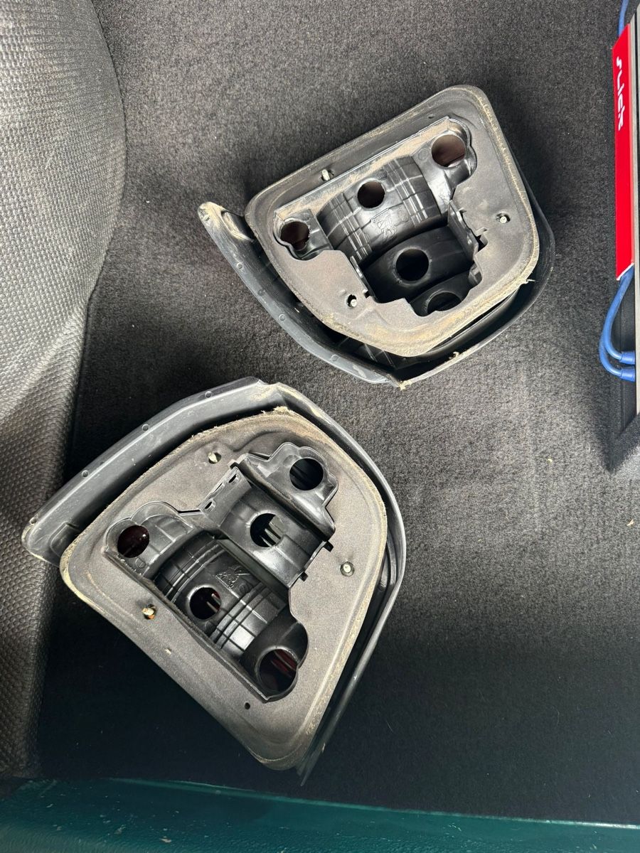 VW Tutti pezzi di ricambio auto: VW Golf 3 Rücklichter – Usato da Amriswil venduto da FitmentCompany 1