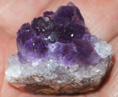 Deko Heilstein L-5120– Uruguay Amethyst Cluster –13.67 Gramm