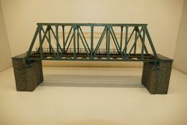 Vollmer H0: Kastenbrücke mit Brückenkopfgarnitur