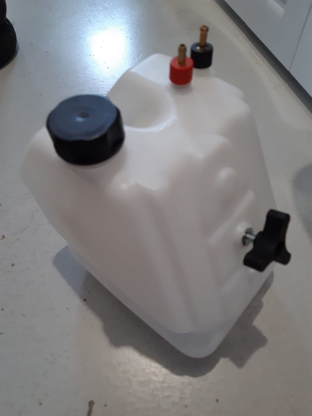 Autres accessoires p. véhicule: Benzintank KG neu – Neuf (Voir description) à Tafers par Peugeot407