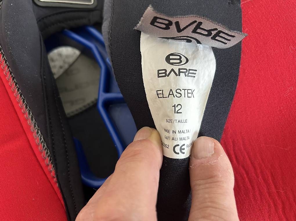 Mute per immersioni: Combinaison de plongée humide 7 mm dame  – Usato da Leysin venduto da sil_q8tn 3
