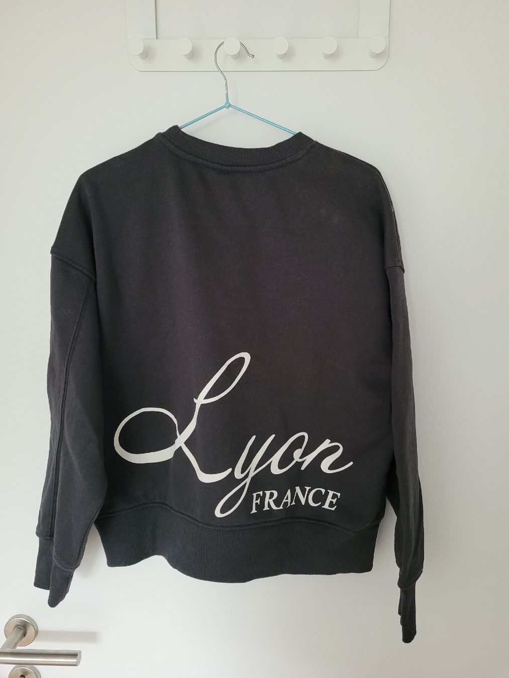 Maglioni & Felpe: Dunkelgrau "Lyon France" Pullover, Gr. M, – Usato da Bennau venduto da Moonshine_68 1