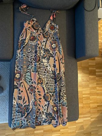 Sommerliches Maxikleid mit Blumenmuster, Grösse S