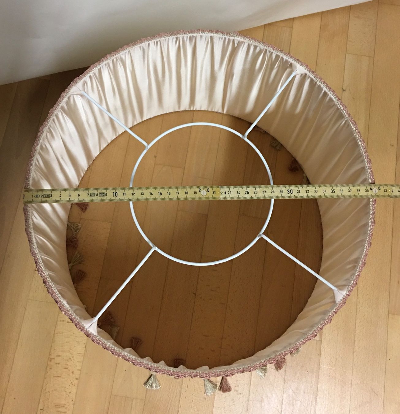 Lampade: Elegante Stehlampe mit Plissee-Schirm – Usato da Olten venduto da ELHANDEL 7