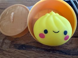 Squishie-Brot im Korb -Stressabbau-Einschulung-Konzentration