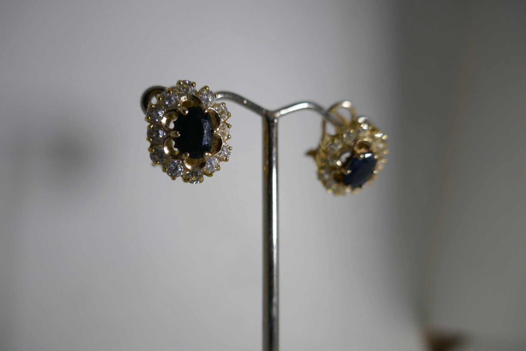 Orecchini pendenti & Orecchini a lobo: Antike Gold Ohrstecker/-clips – Usato da Muttenz venduto da einfach-schoen 2