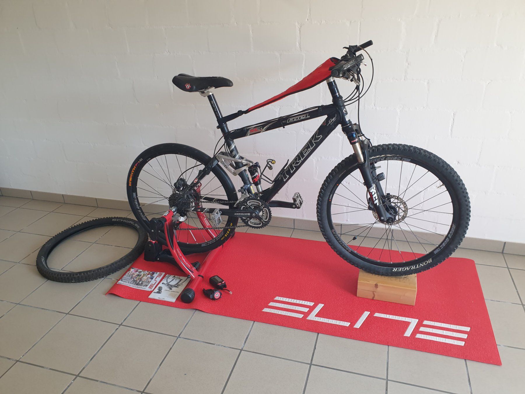 Hometrainer: Rollentrainer inklusive Mountainbike – Usato da Uznach venduto da marlenegebert 1