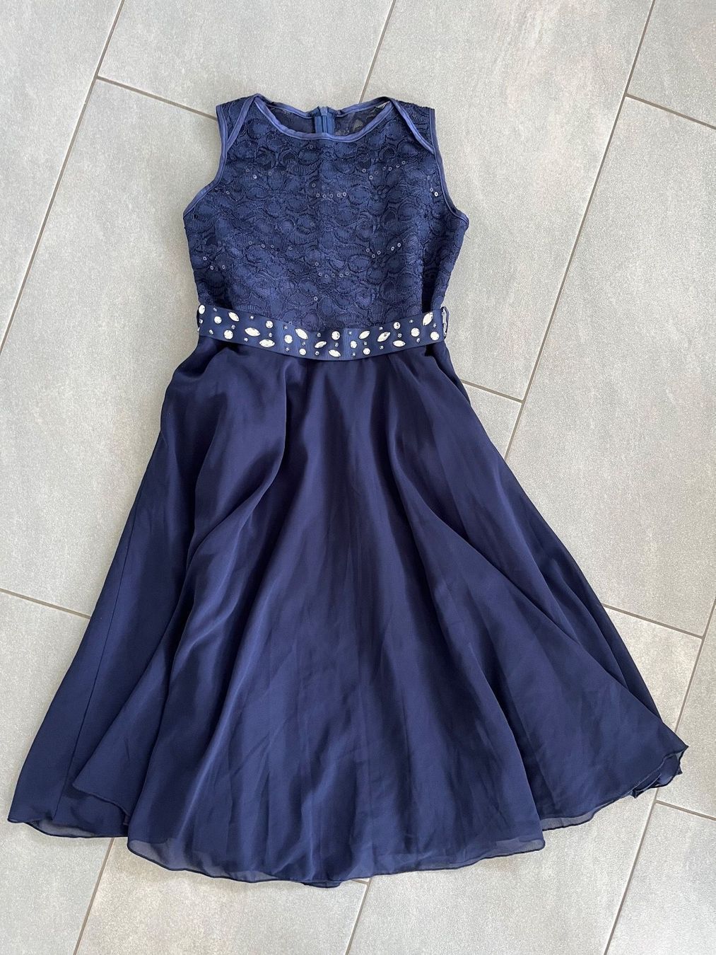 Vestiti & Gonne: Schönes Kleid Gr. 14 – Usato da Alpnachstad venduto da Kingpython