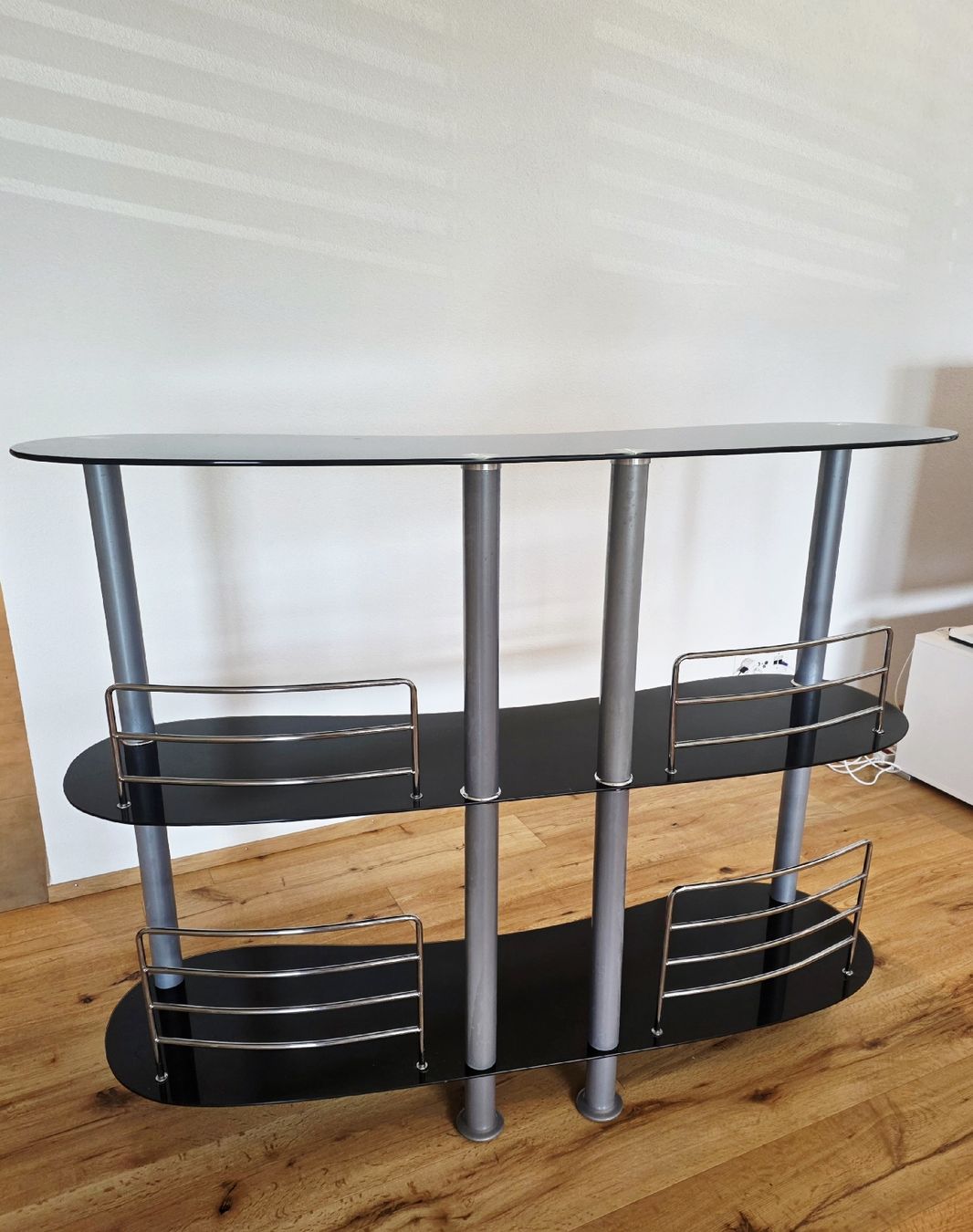 Allestimento di negozi e stand fieristici: Elegante Bar mit Glasplatten Schwarz/Silber – Nuovo (secondo la descrizione) da Brienz BE venduto da Claudio-Castrucci7 1