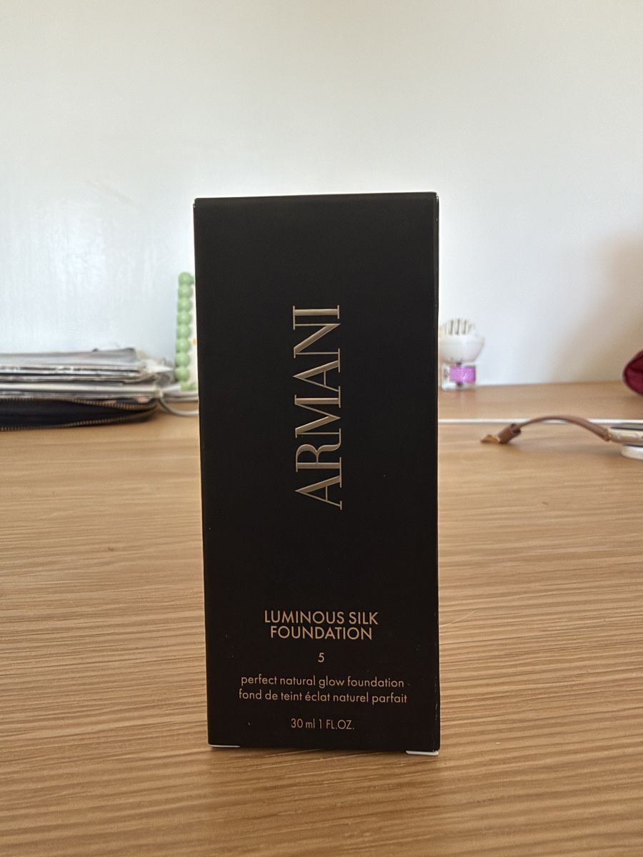 Armani Make-up: ARMANI LUMINOUS SILK FOUNDATION 5 – Nuovo (secondo la descrizione) da Oberägeri venduto da ser_7lss