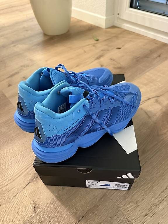 Adidas Scarpe da uomo: Adidas Courtstabil - Blau / Grösse 45 – Nuovo (secondo la descrizione) da Dübendorf venduto da ste_sky2