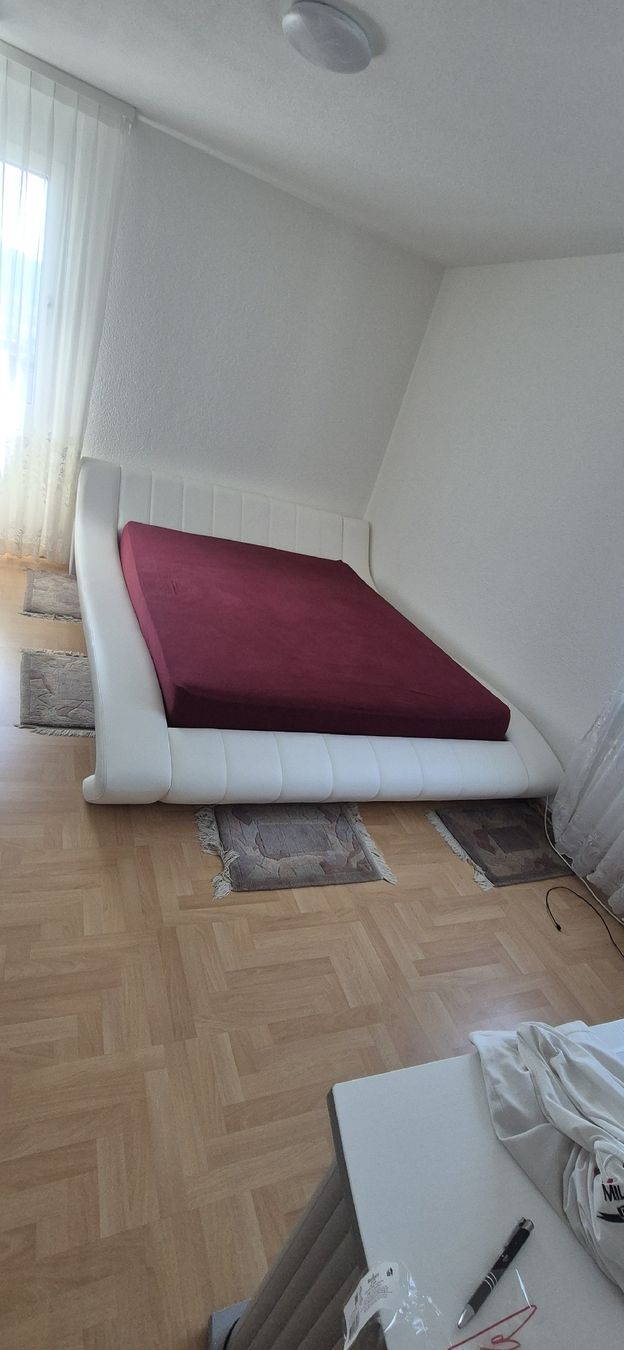 Betten: Bett aus Kunstleder Weiss 160x200cm – Gebraucht aus Zürich von mar_7fc6