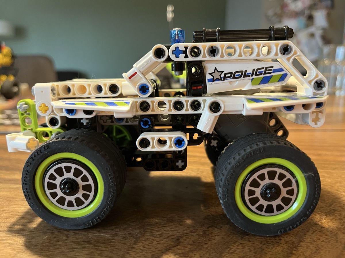 Technics Kit di costruzioni: LEGO Technic Polizeiauto (42047) – Usato da Sempach venduto da Sucher8