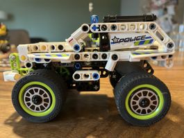LEGO Technic Polizeiauto (42047)