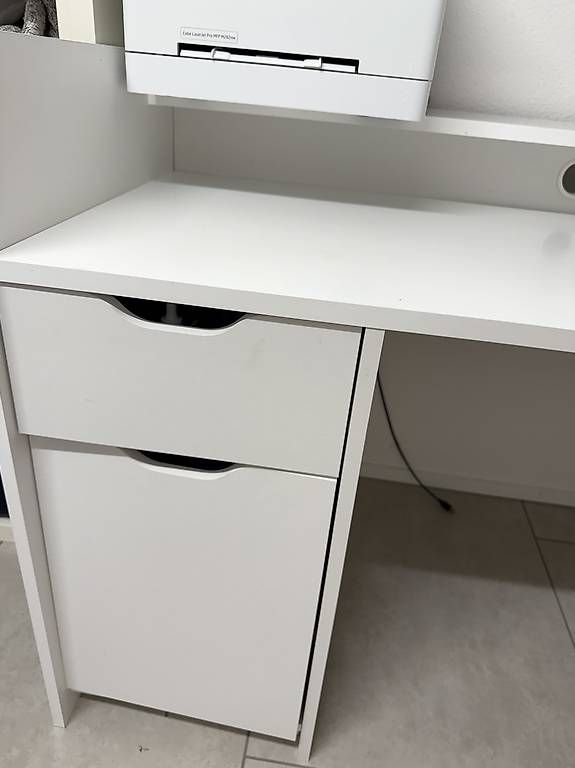 Scrivanie: Bürotisch / Schreibtisch mit Schubladen & Kabeldurchlass – Usato da Lengnau BE venduto da aya_2tvj 1
