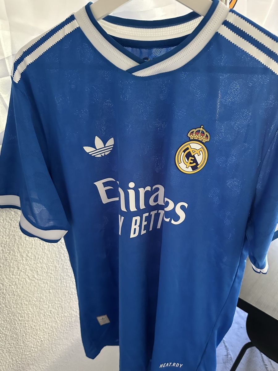 Real Madrid Canottiere & Pantaloni: Real Madrid Away Trikot Spielerversion Grösse L – Usato da Kehrsatz venduto da shabirrezai27 4