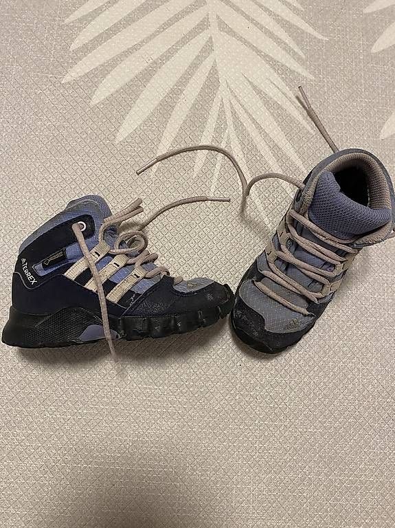 Schuhe für Jungen: Adidas terrex Gr. 23 – Gebraucht aus Eschenbach SG von nicolisaurus