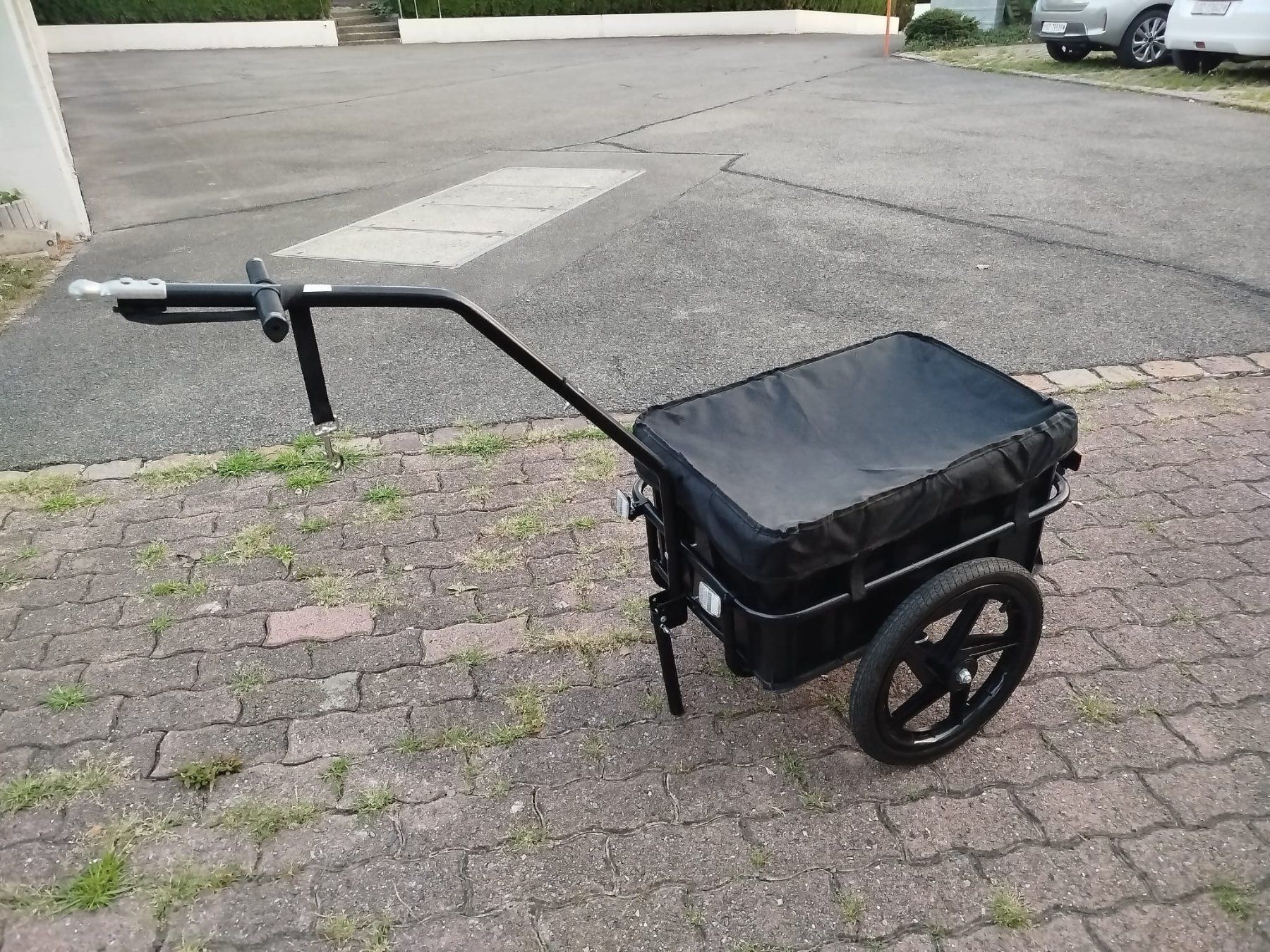 Rimorchi: Fahrradanhänger mit Box und Abdeckung – Usato da Seewen SZ venduto da Melk2