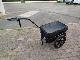 Fahrradanhänger mit Box und Abdeckung