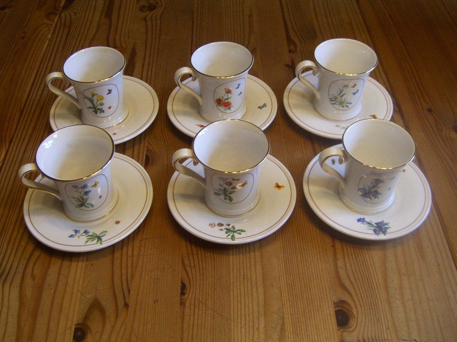 Set di piatti: wunderschönes "Hummel/Göbel" Espressotassen Set – Nuovo (secondo la descrizione) da Winterthur venduto da Gaia