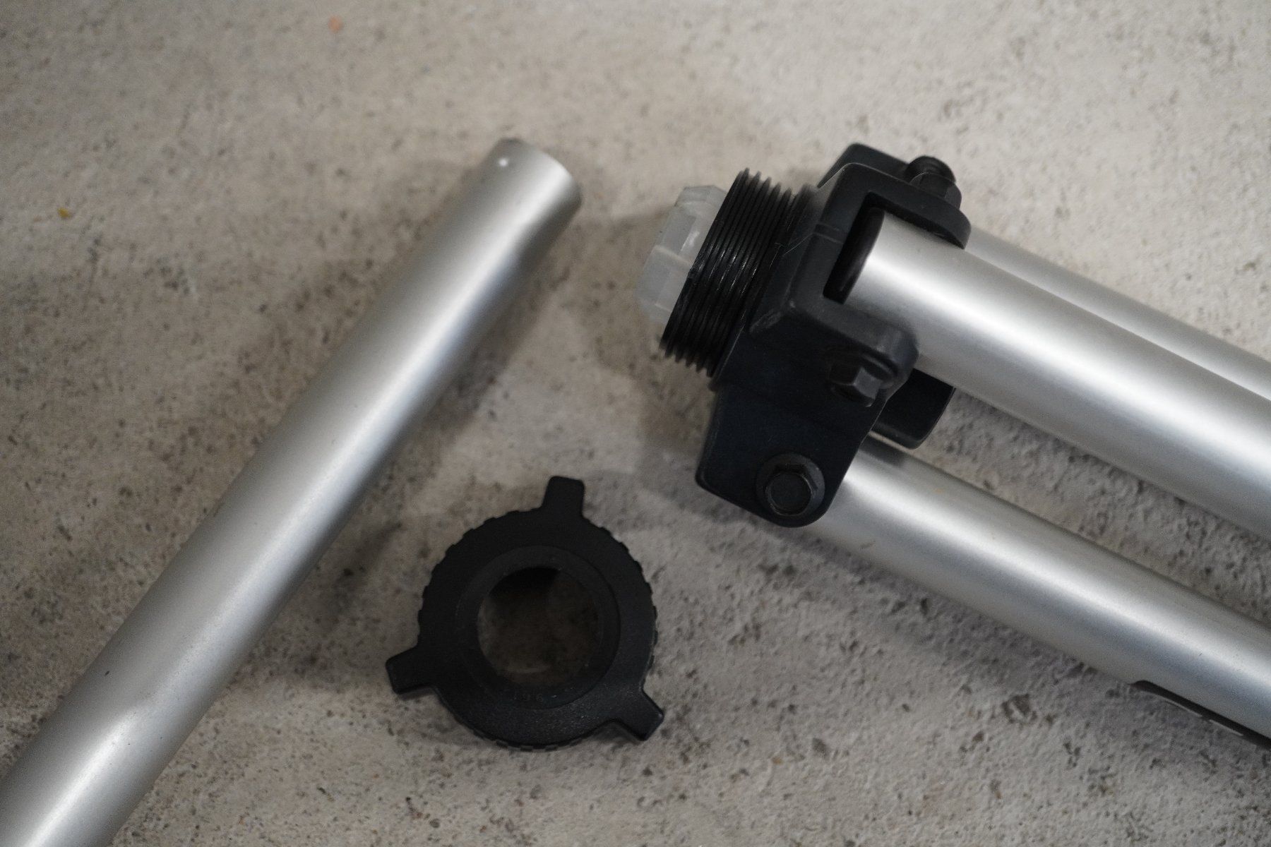 Treppiedi & Teste: Robustes Stativ SLIK Aluminium Made In Japan  (HE301) – Usato da Basel venduto da B.W.B. 3