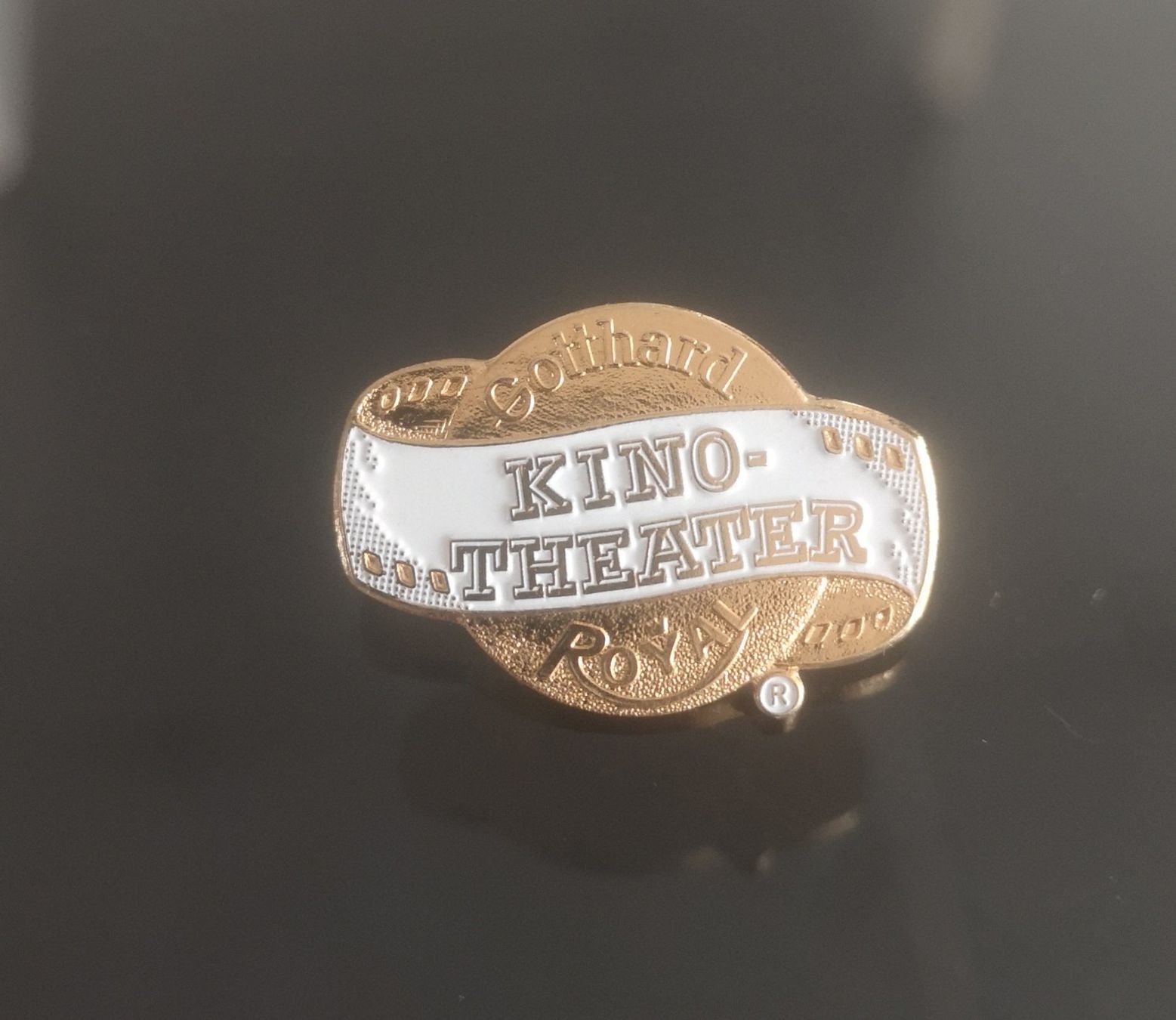 Placchette & Badge: Pin kino royal – Nuovo (secondo la descrizione) da Rubigen venduto da Wbowtie