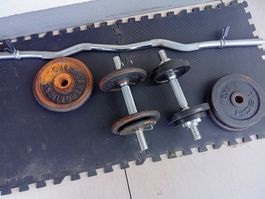 Barre de musculation et haltères, set complet d'occasion!