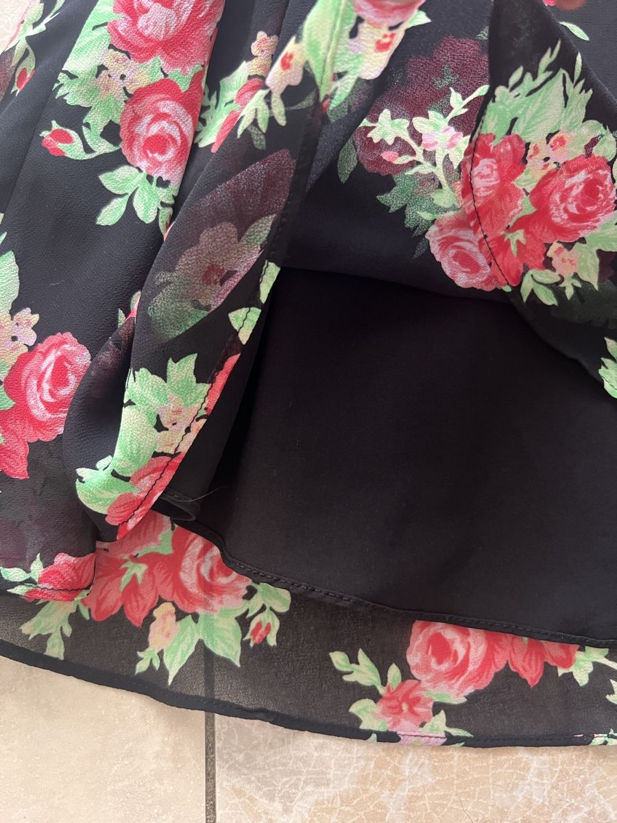 Guess Gonne: Minirock mit Blumenmuster Guess Grösse S schwarz – Usato da Neftenbach venduto da NiRutz 2