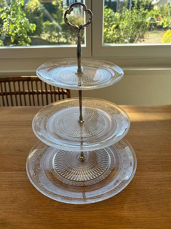 Servierplatten: Etagere 3-stöckig aus Glas – Neu und originalverpackt aus Muttenz von anj_2qy5