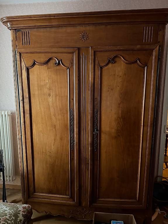 Schränke: Magnifique armoire ancienne  – Gebraucht aus Peney-Vuiteboeuf von Marmousette