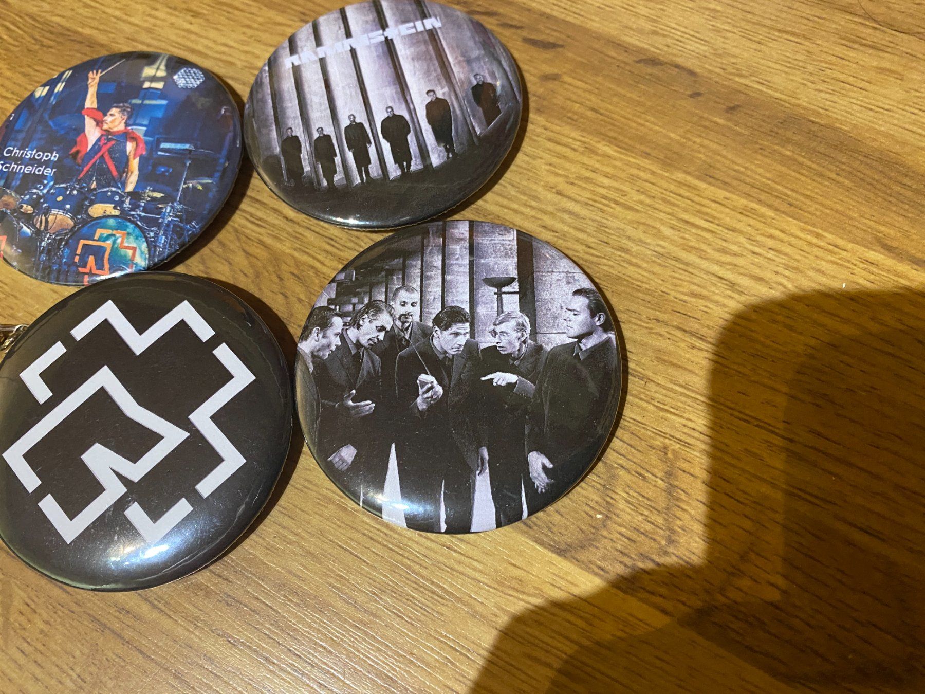 Placchette & Badge: Rammstein -  Flaschenoeffner & Magnete, Neu – Nuovo e nell'imballaggio originale da Basel venduto da FatCatPacksTheRatt 3