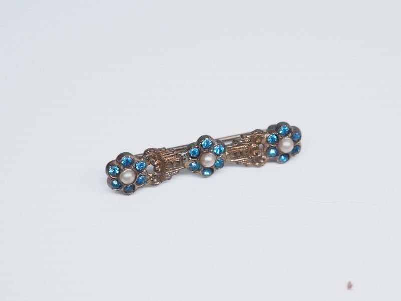 Gablonzer Spille & Fermagli: 9 antike Stabbroschen Strass Perlen Konvolut Brosche ca. 4-5 – Usato da Volketswil venduto da HeredisAntiques 8