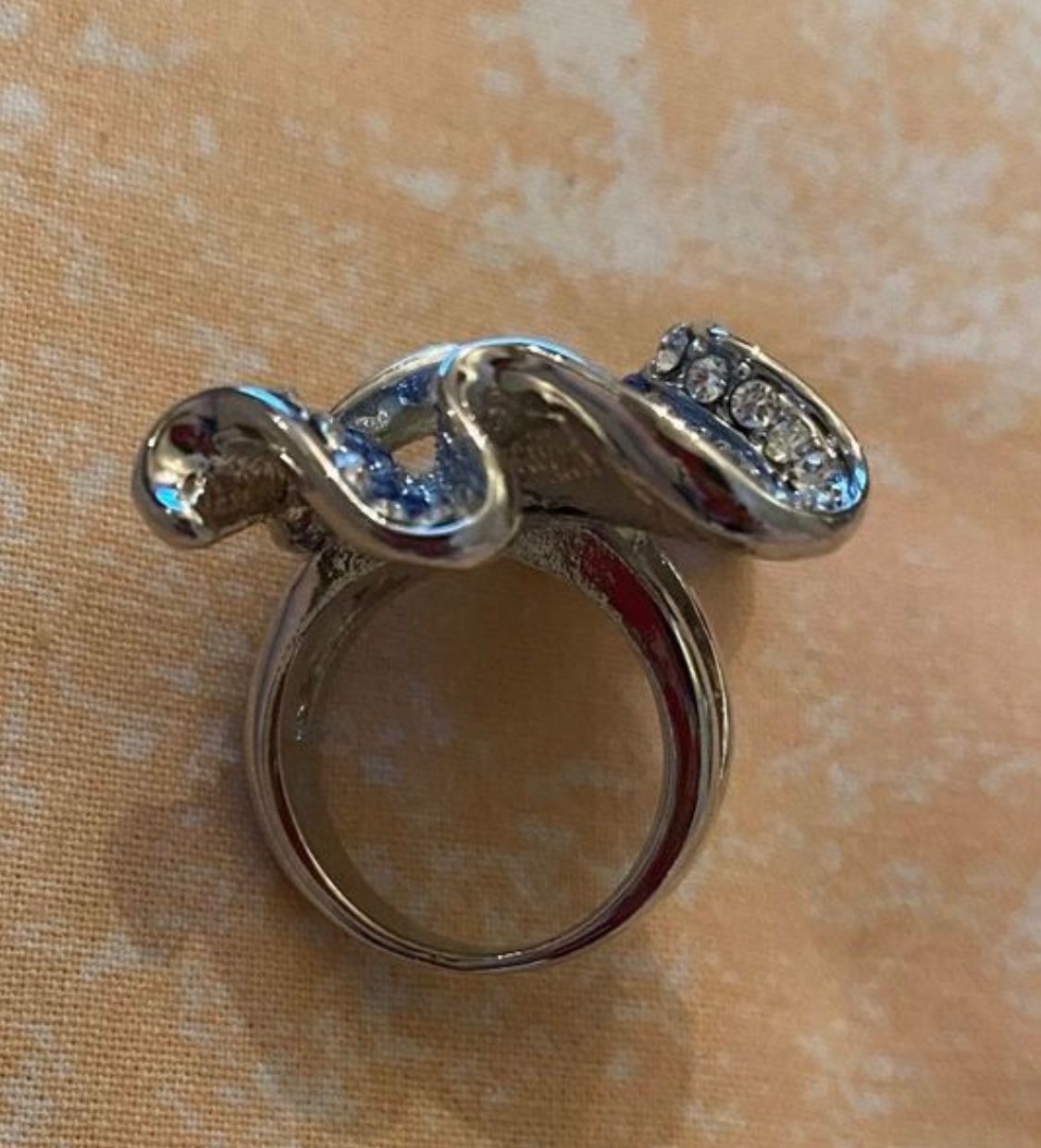 Anelli: Extravaganter seltener MODESCHMUCK-Ring, silber, 1.7cm – Nuovo e nell'imballaggio originale da Winkel venduto da ferrari2022 2